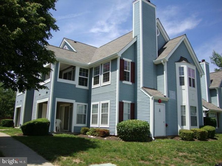 Well maintained 2 bedrooms, 2 bath condo. Living/Dining room with hardwood flooring. CREDIT SCORE OF AT LEAST 625+ REQUIRED. INCOME REQUIREMENT $5000 Gross p/m. One small dog, spayed/neutered cat (1) allowed, no pitbulls. If approved, 1st month's rent is required to hold the unit. Rhino Security Deposit insurance required. Application fee is $65.00 per applicant.