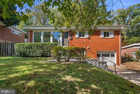 Photo of 614 Mcintyre Road, ROCKVILLE, MD 20851 (MLS # MDMC2255428)