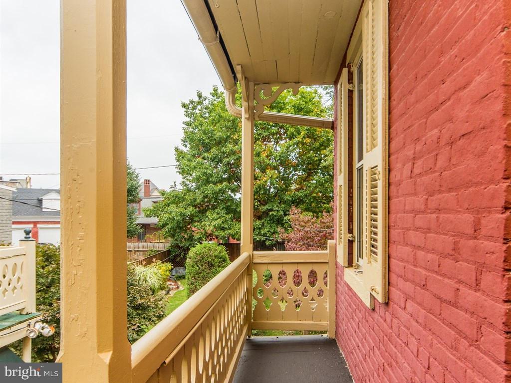 CHESTNUT HILL - Residential