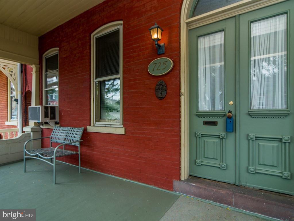 CHESTNUT HILL - Residential