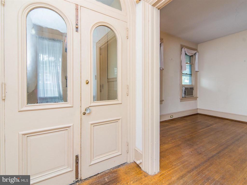 CHESTNUT HILL - Residential