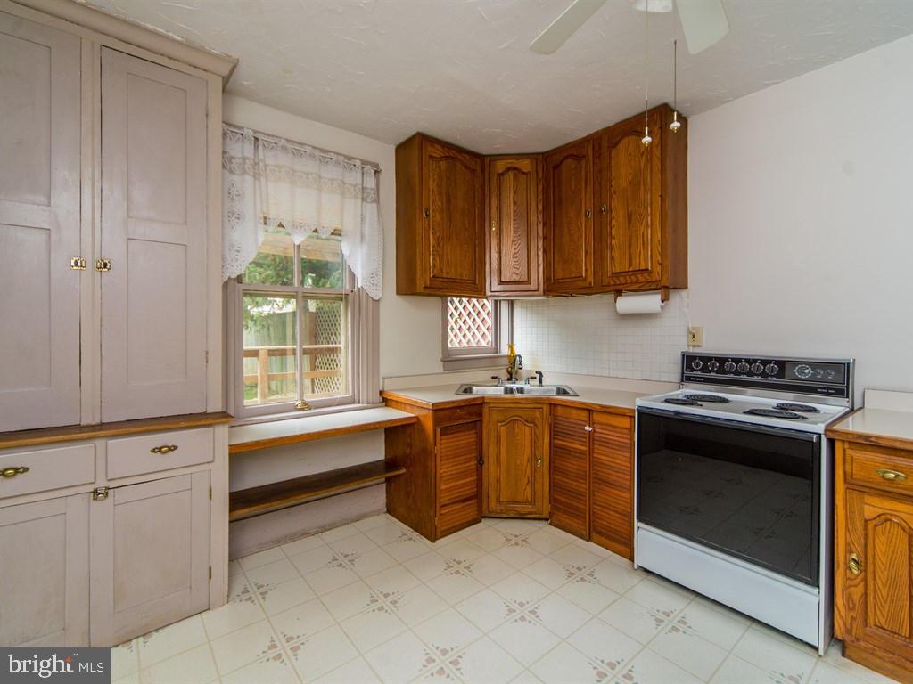 CHESTNUT HILL - Residential