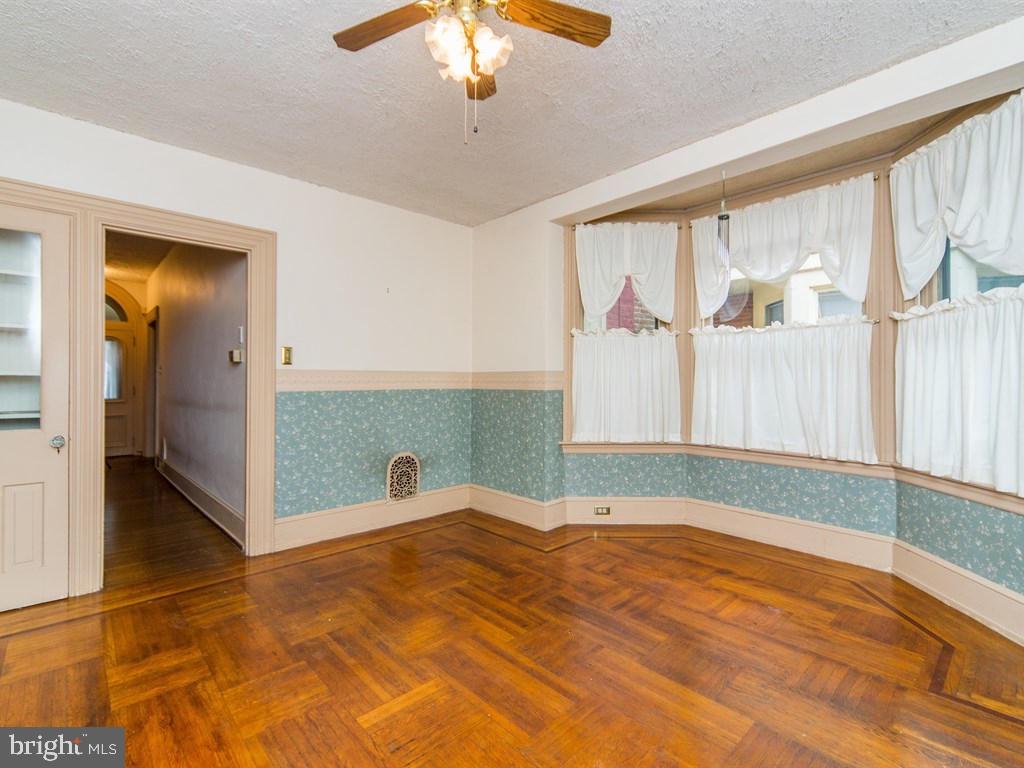 CHESTNUT HILL - Residential