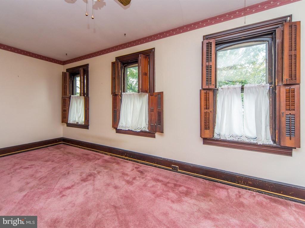CHESTNUT HILL - Residential