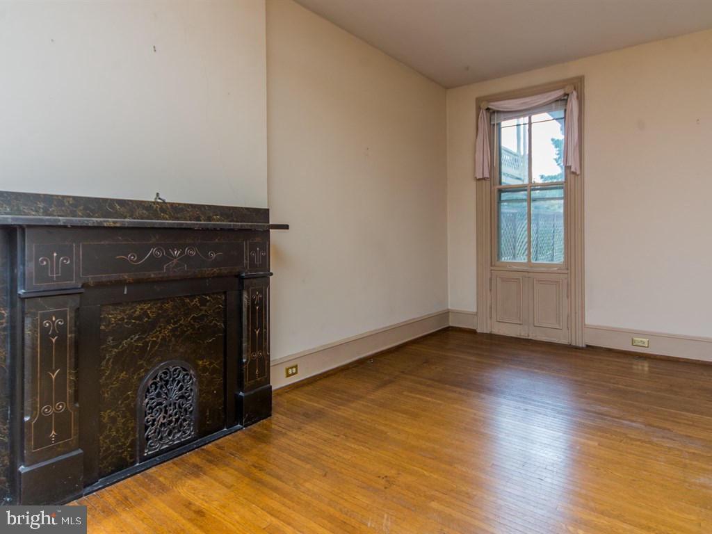 CHESTNUT HILL - Residential