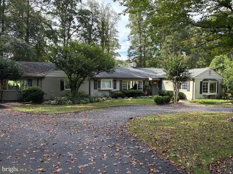 Photo of 14632 Crossway Road, ROCKVILLE, MD 20853 (MLS # MDMC2202032)