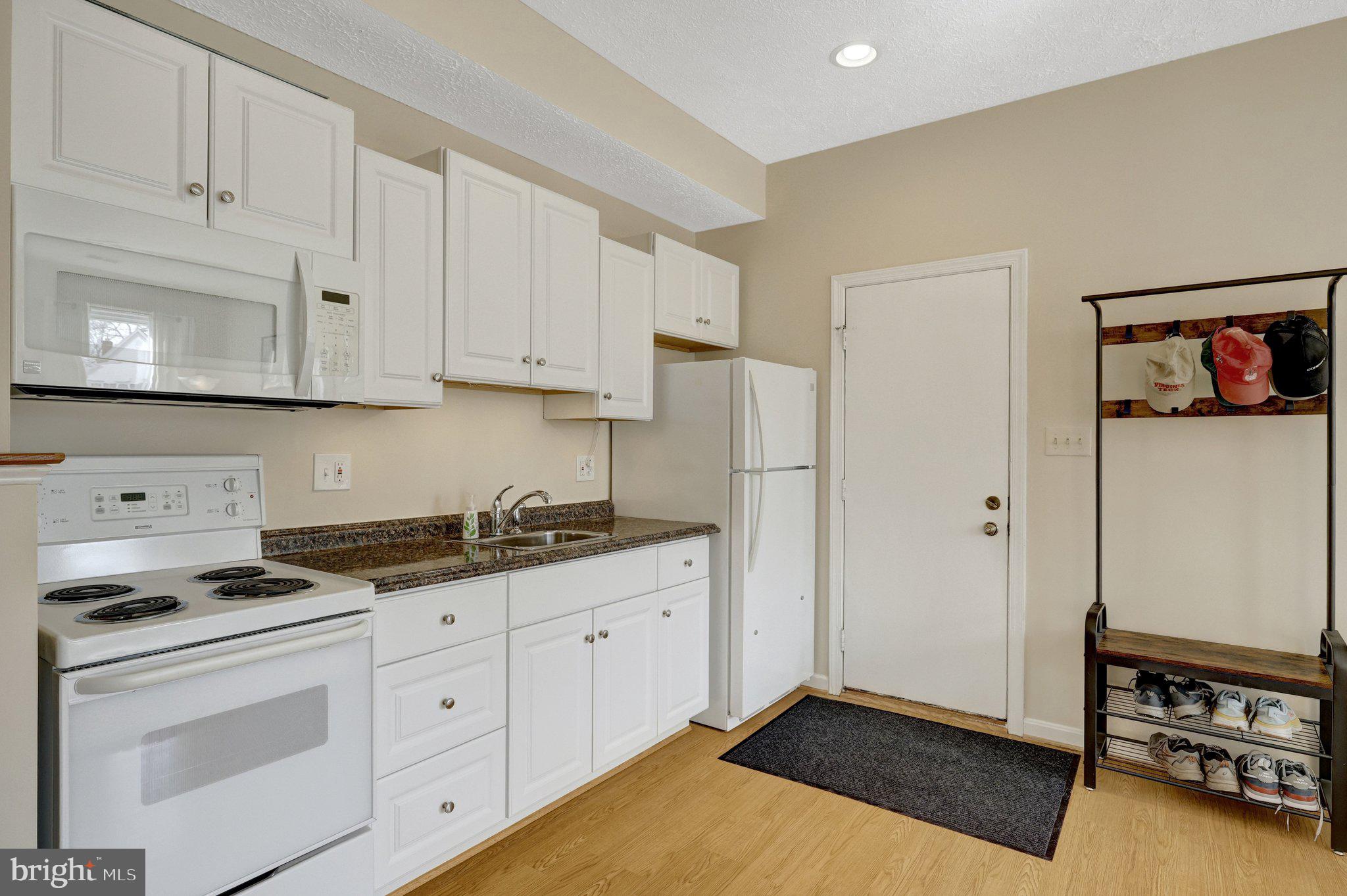 COUNTRYSIDE - Residential