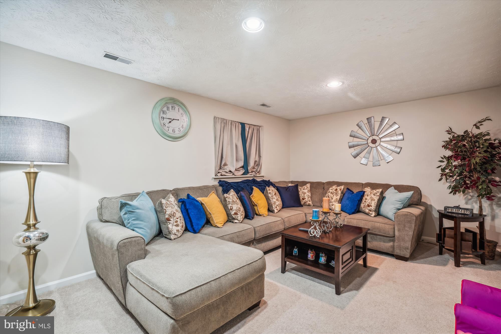 SEVEN OAKS - Residential