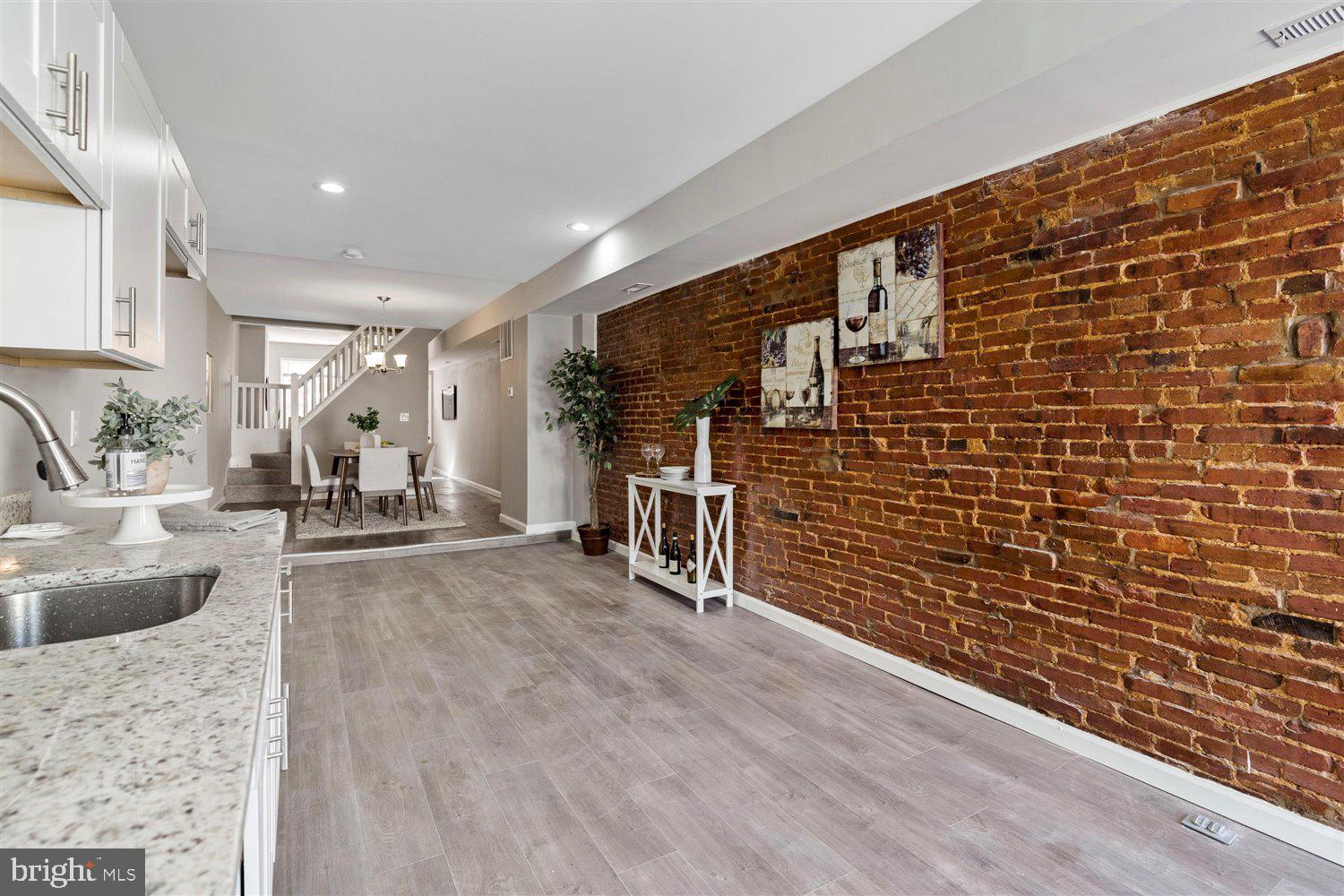 MCELDERRY PARK - Residential Lease