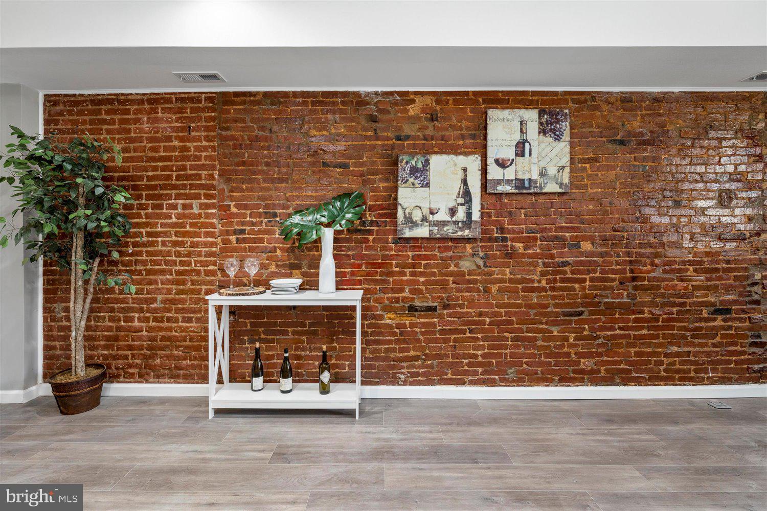 MCELDERRY PARK - Residential Lease