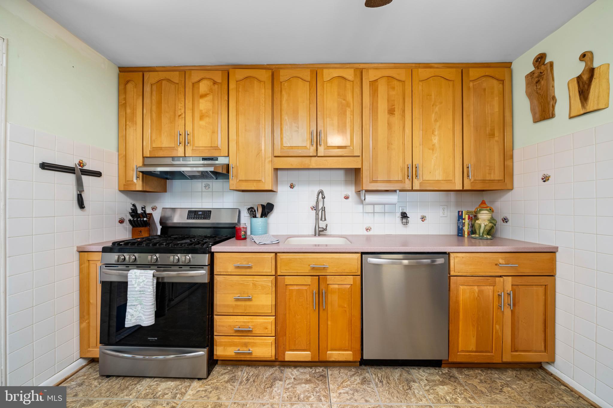 OLD MILL MANOR - Residential