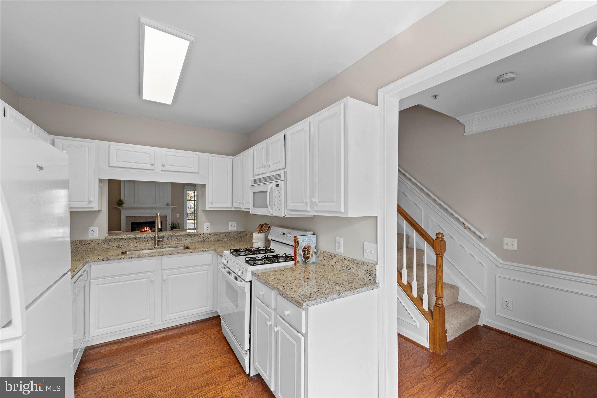 CONDO AT GUNSTON CORNER - Residential