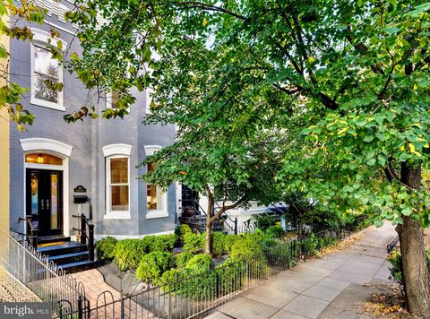 Photo of 925 R Street NW, WASHINGTON, DC 20001 (MLS # DCDC2224954)