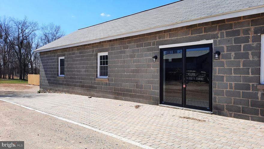 Spacious, modern, 2-bedroom, 1-bathroom apartment on ground level. Fully equipped kitchen, washer, dryer and plenty of parking. Located directly across from the Northern Fauquier County Park on John Marshall Hwy.  No pets & no smoking. Credit and background check required.