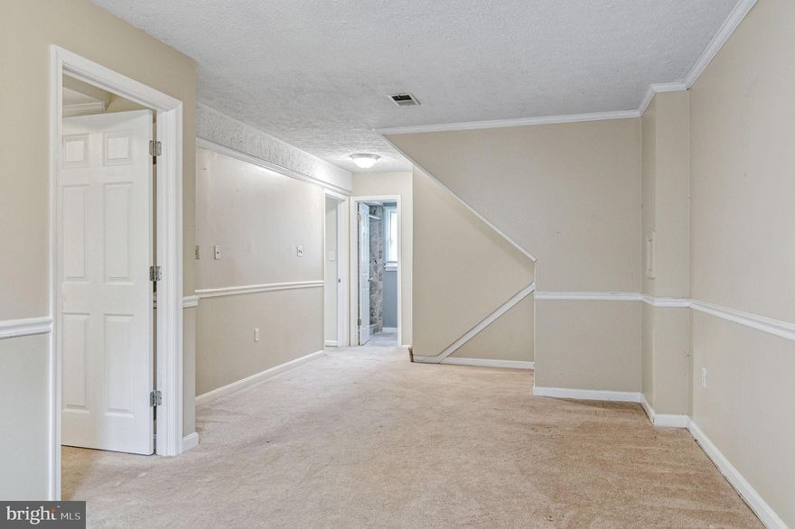 Private Basement Apartment– UTILITIES INCLUDED!

This cozy 1 Bedroom 1 Bathroom basement apartment offers comfortable living in a desirable Woodbridge location. This spacious layout features a separate living area, and a separate kitchen/laundry area. Enjoy the privacy of a separate entrance through the back, perfect for coming and going as you please.    Relax and unwind on the back deck in the private, fully fenced backyard.  One reserved parking space is included.

**The upstairs unit will also be available for rent beginning January.**