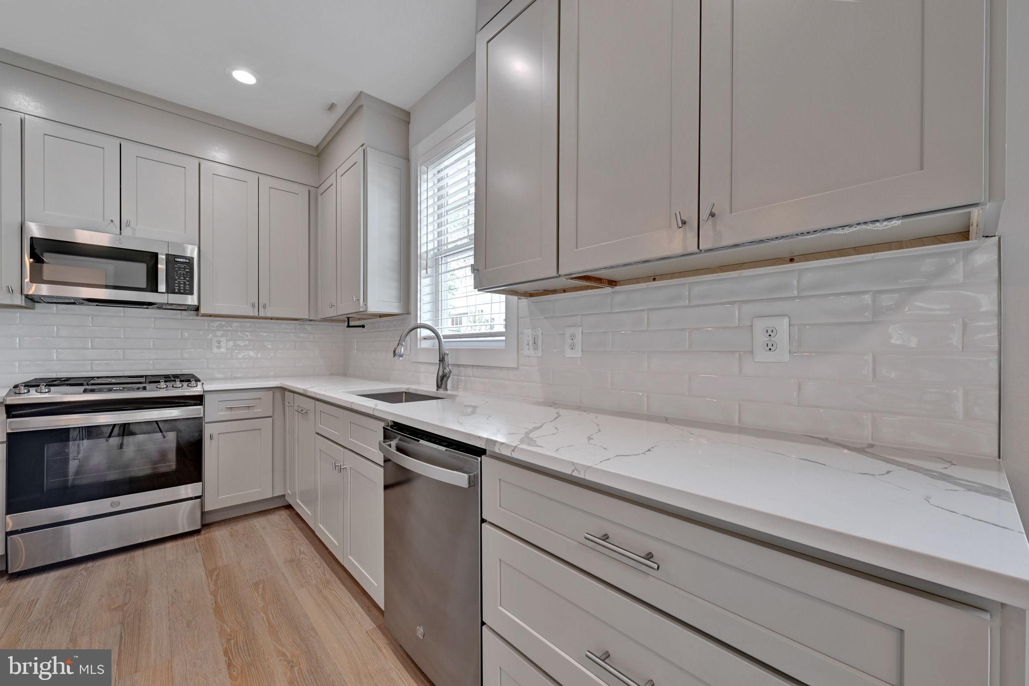 AVALON SHORES - Residential