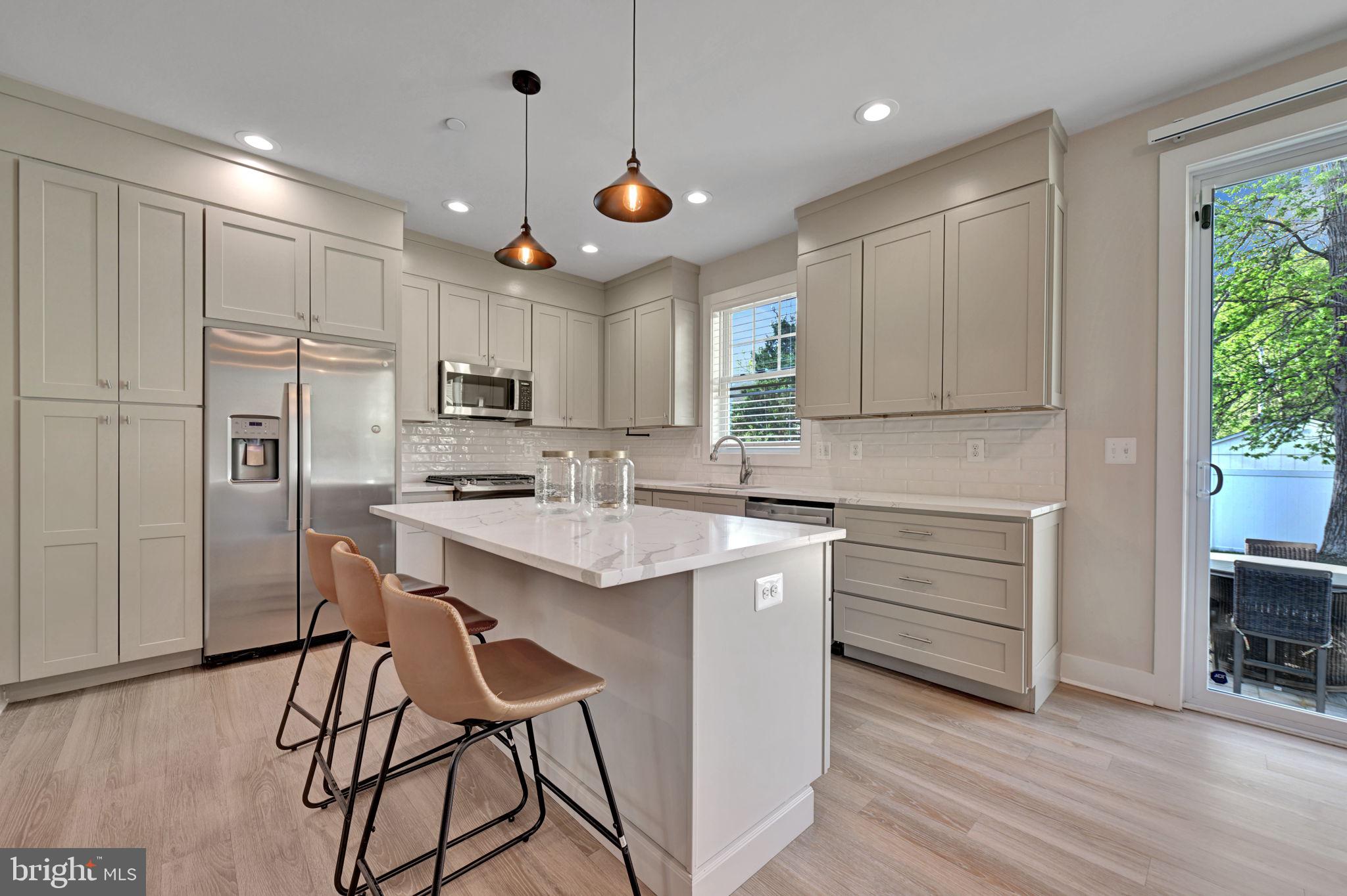 AVALON SHORES - Residential