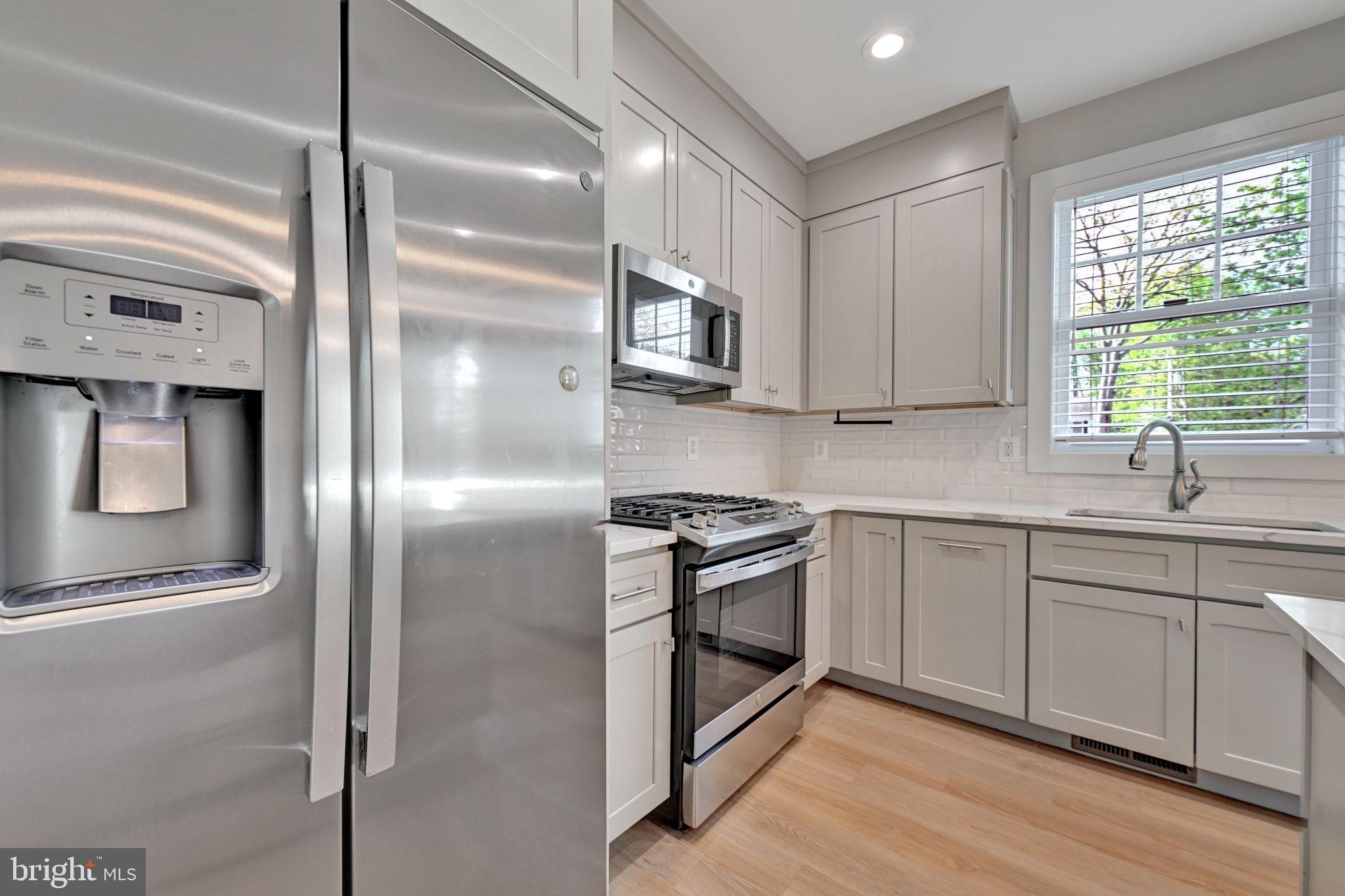 AVALON SHORES - Residential