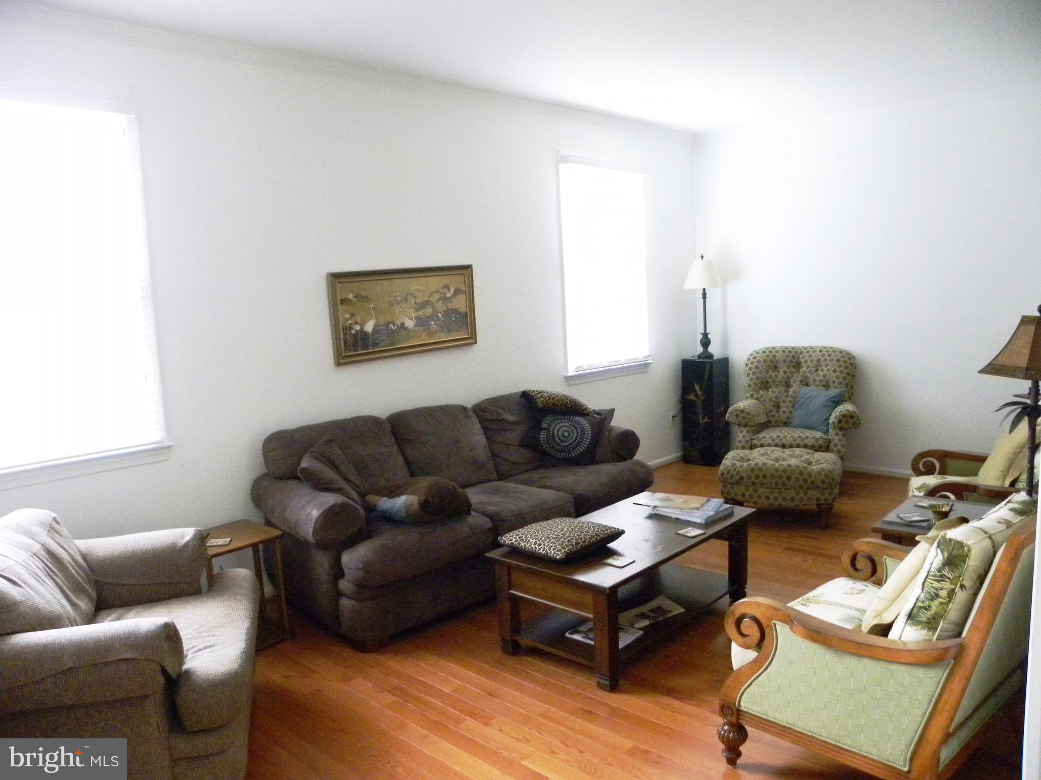 OAKBOROUGH SQUARE - Residential Lease