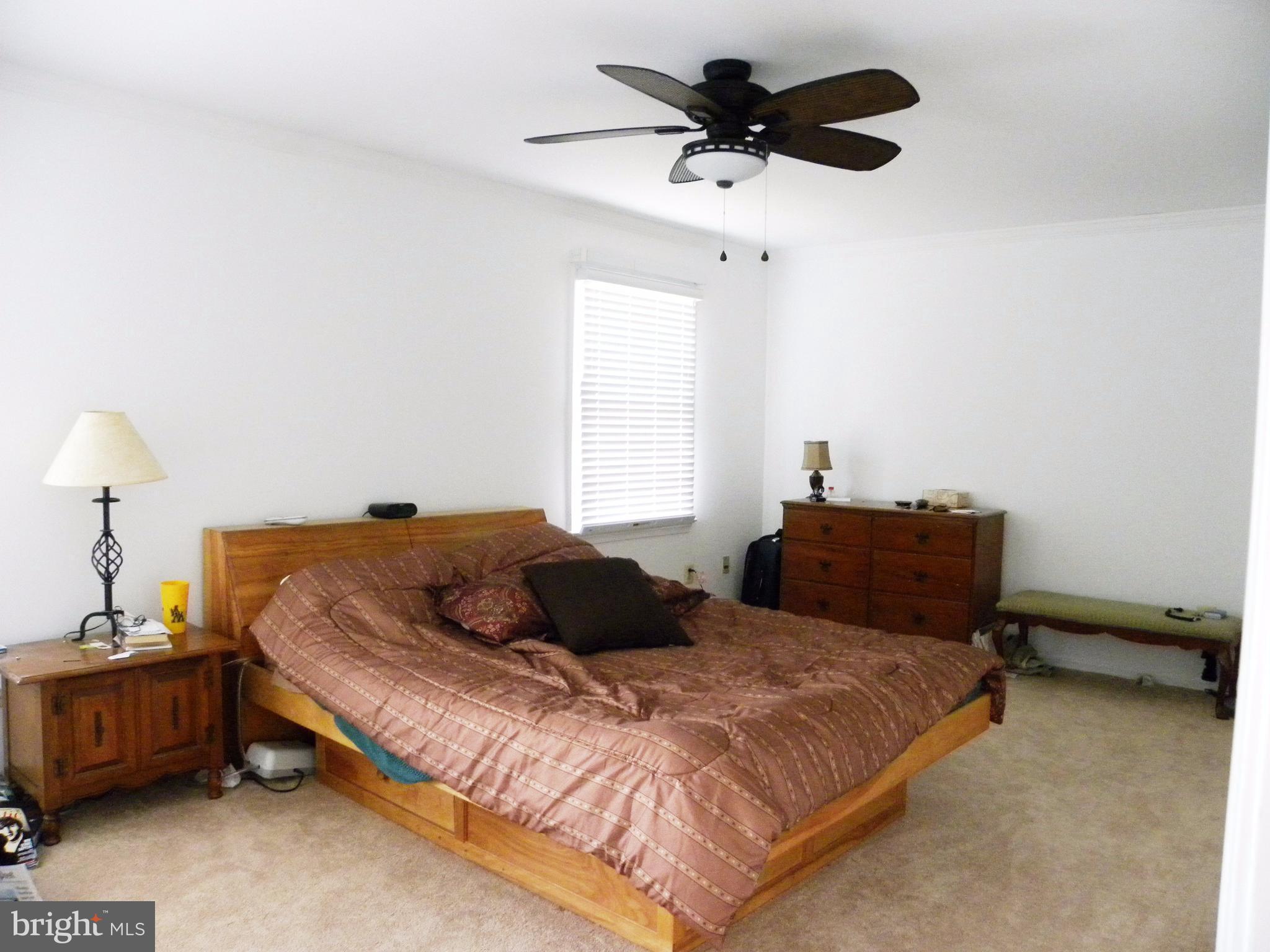 OAKBOROUGH SQUARE - Residential Lease