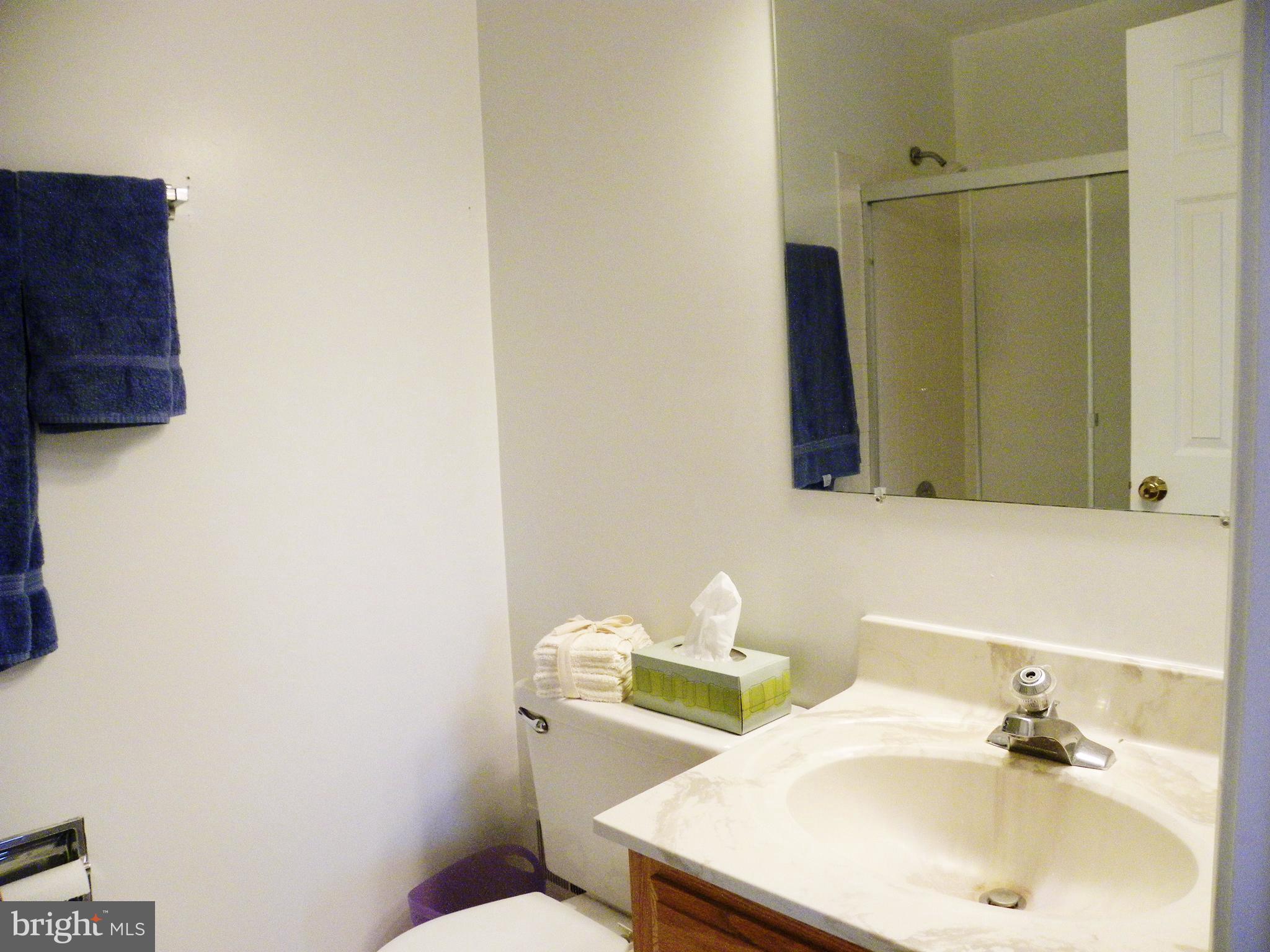 OAKBOROUGH SQUARE - Residential Lease