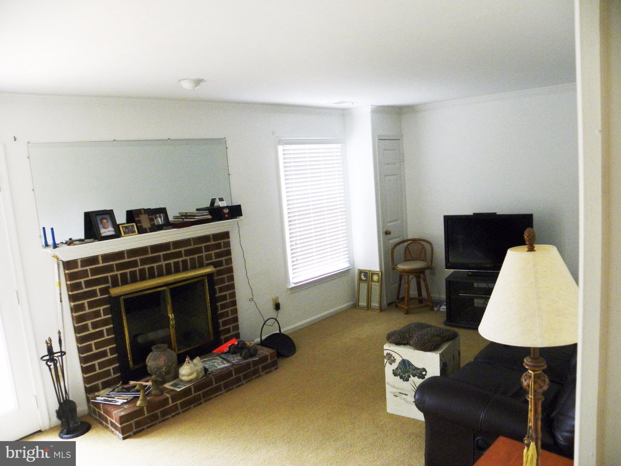 OAKBOROUGH SQUARE - Residential Lease