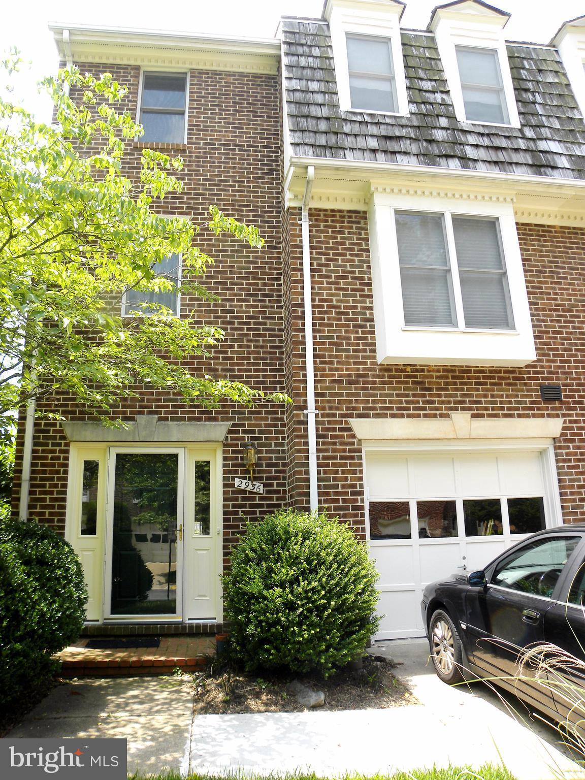 OAKBOROUGH SQUARE - Residential Lease