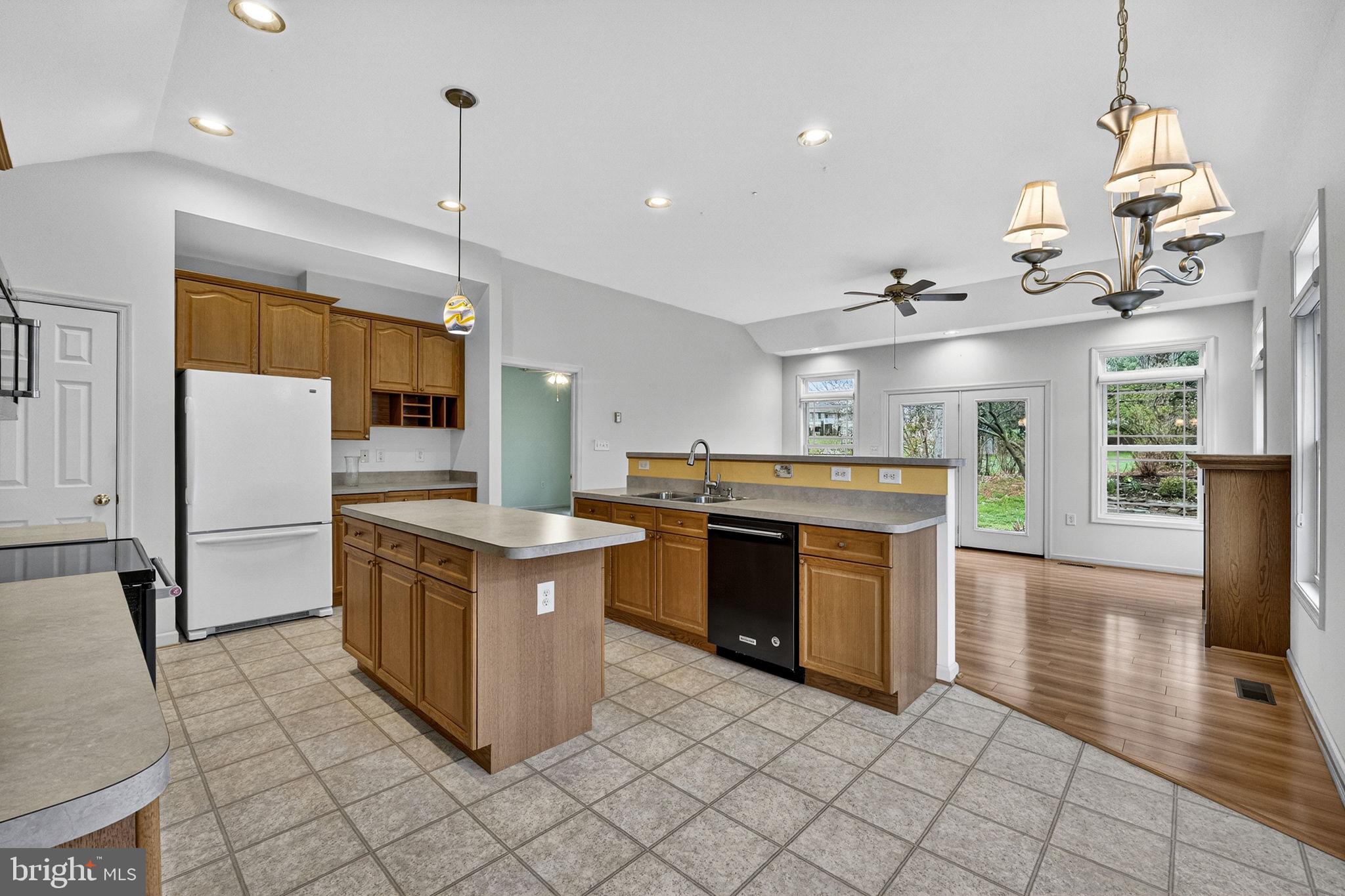 LOCUST HILL - Residential