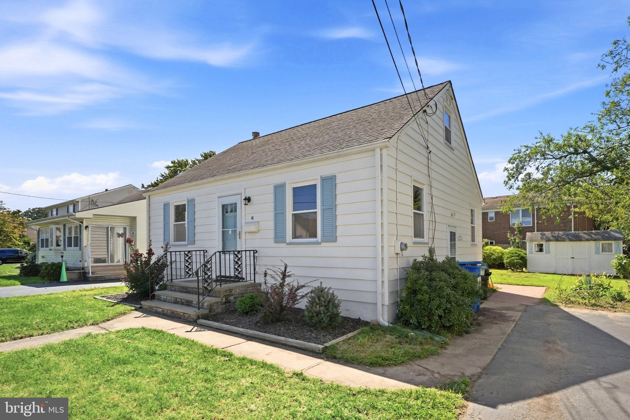 16 EISENHOWER AVENUE