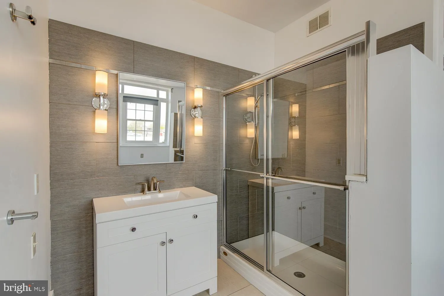 Philadelphia, Pennsylvania 19147, United States, 10 Bedrooms Bedrooms, ,Residential,Active,51197