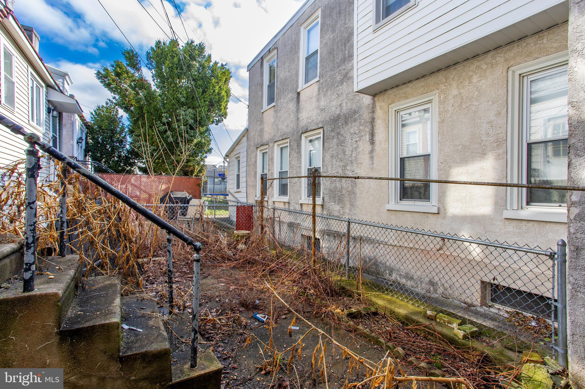 ROXBOROUGH - Residential