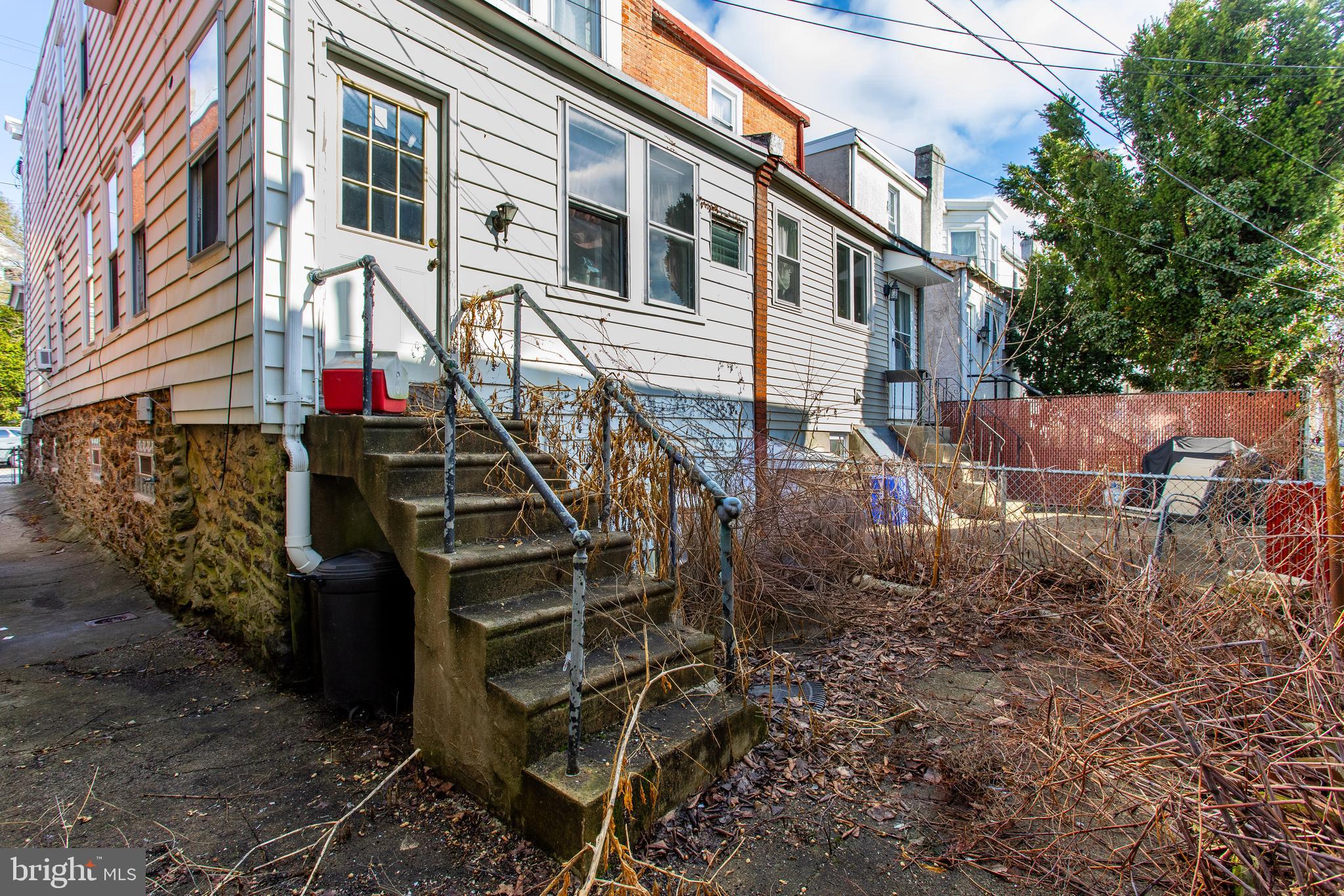 ROXBOROUGH - Residential