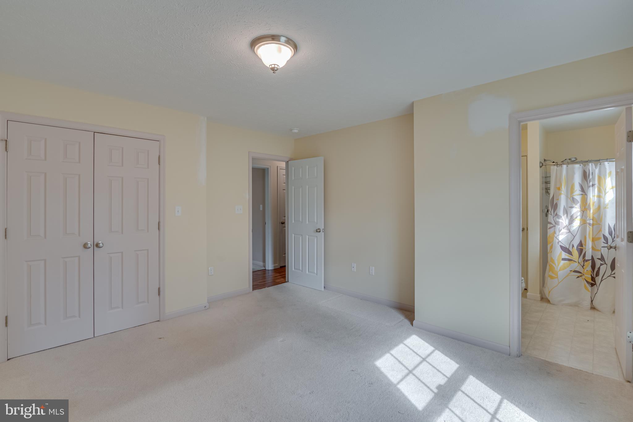 MIDDLE CREEK MANOR - Residential