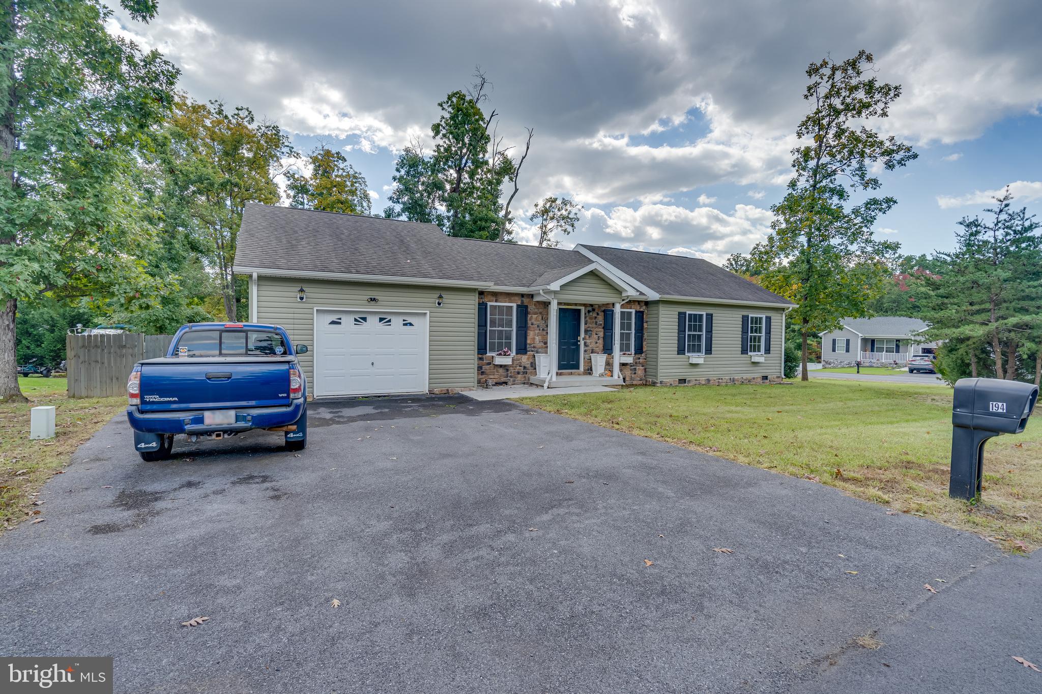 MIDDLE CREEK MANOR - Residential