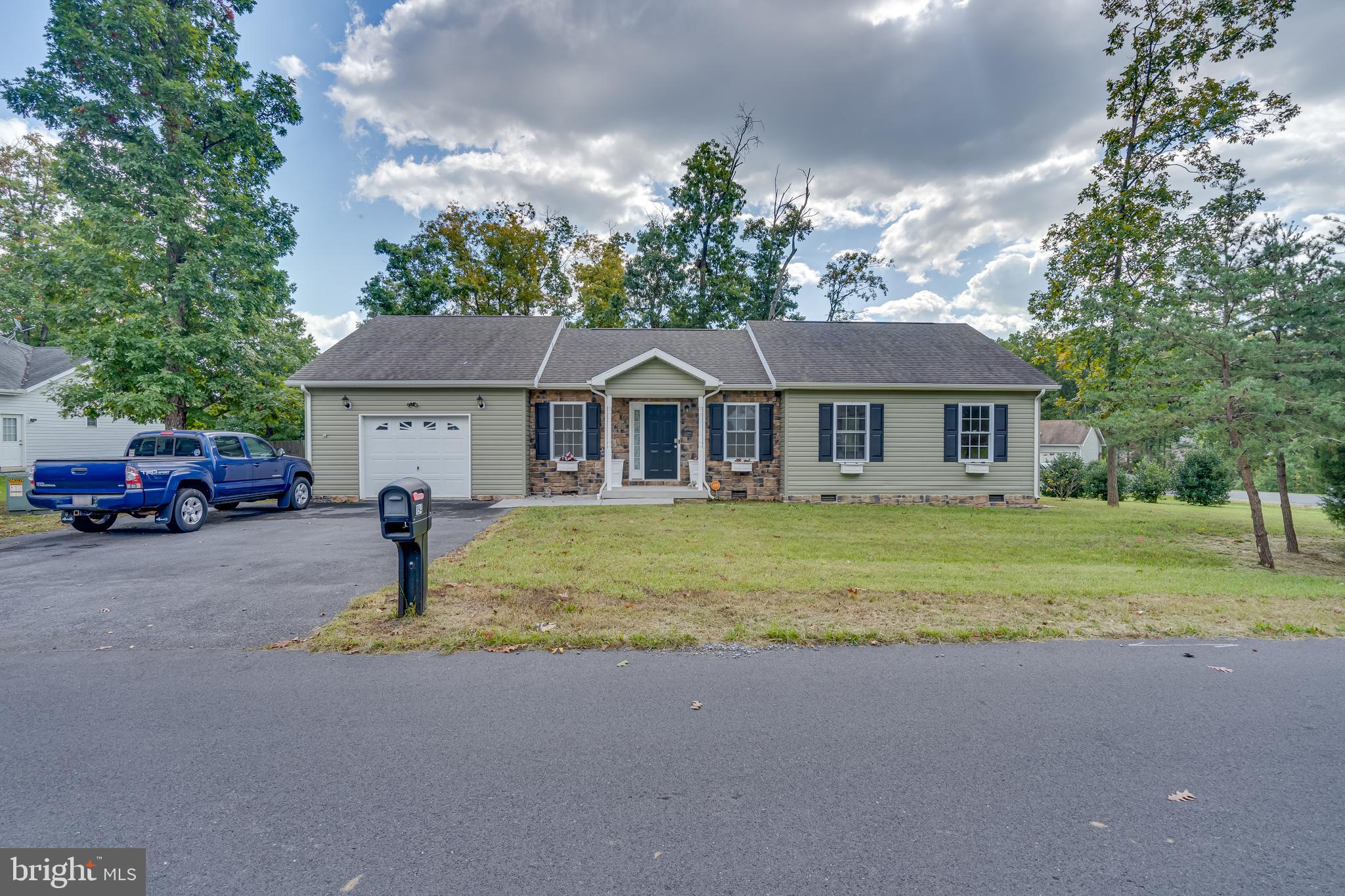 MIDDLE CREEK MANOR - Residential