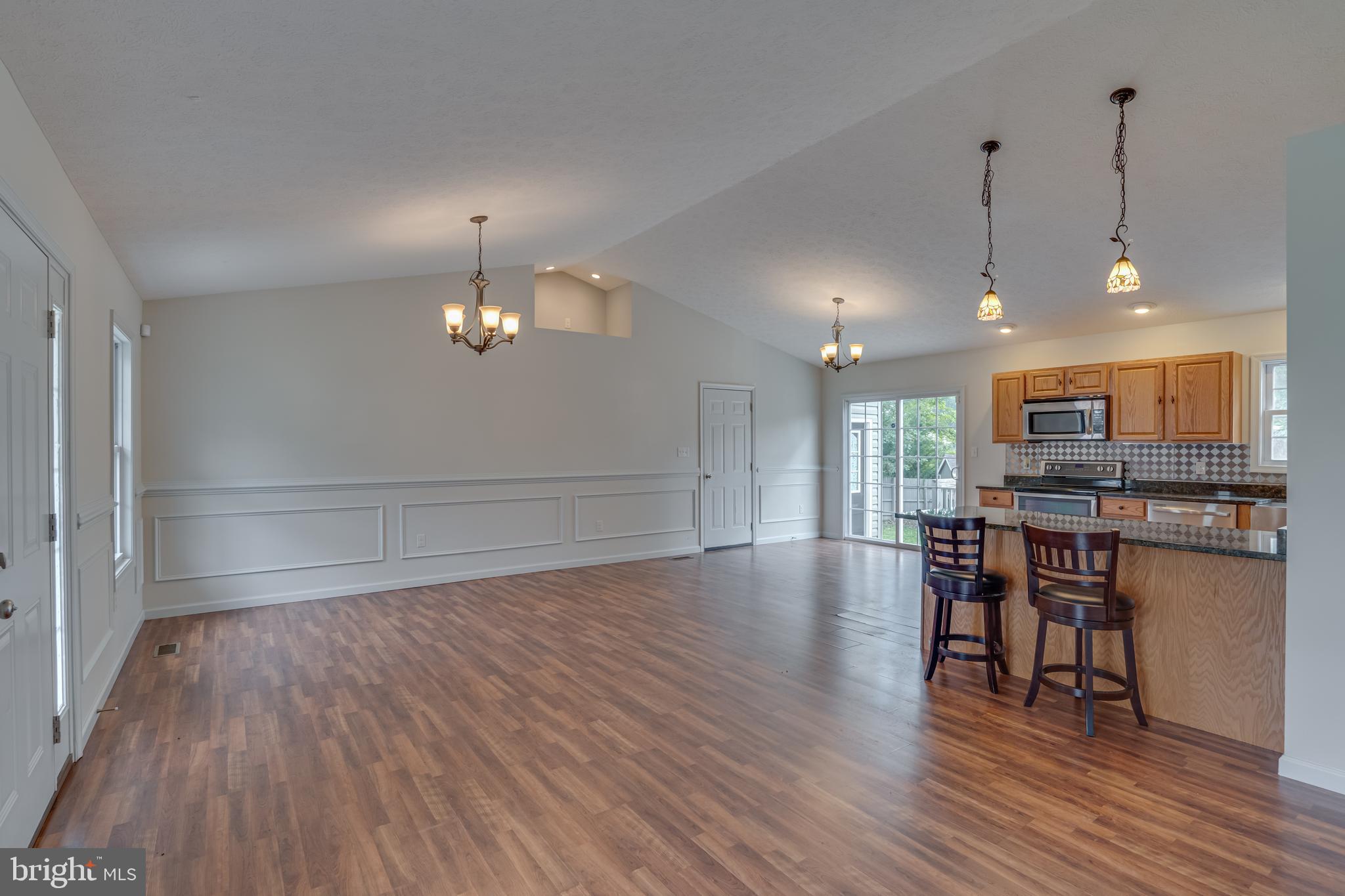 MIDDLE CREEK MANOR - Residential