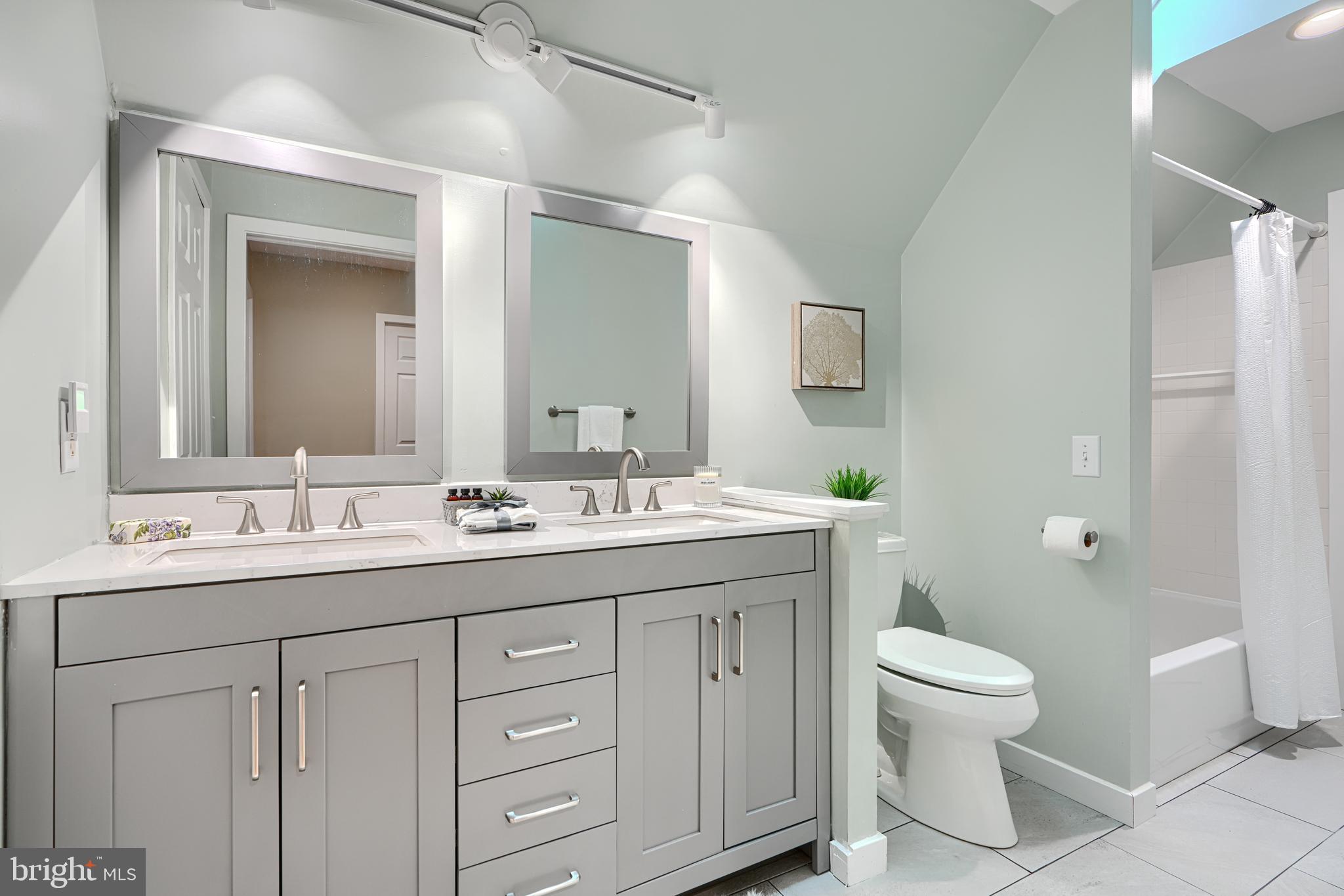 BAY HIGHLANDS - Residential