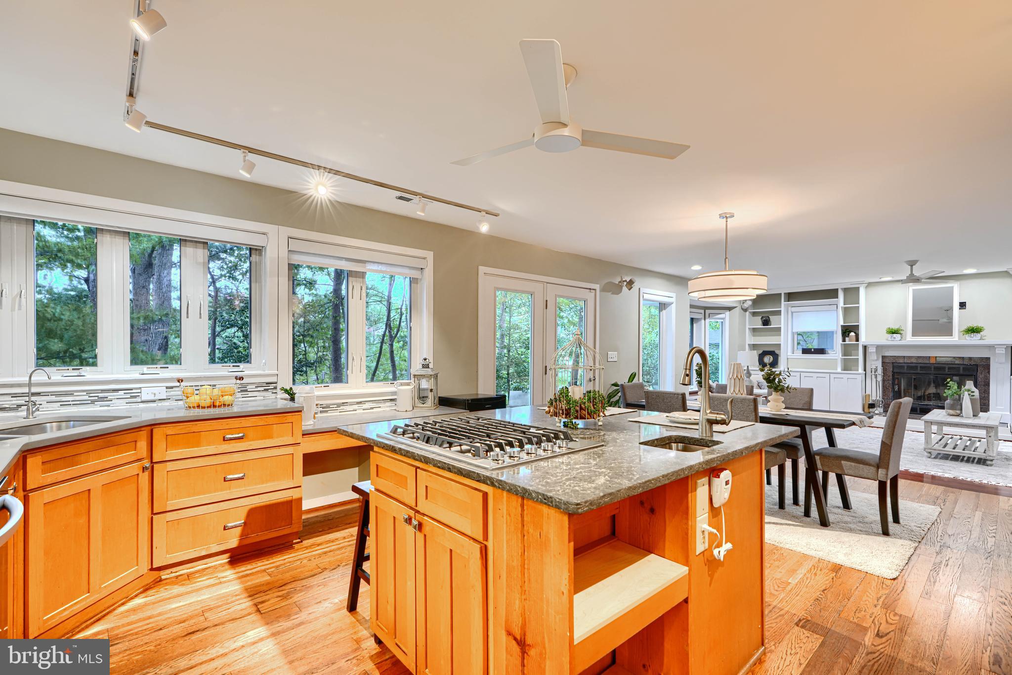 BAY HIGHLANDS - Residential