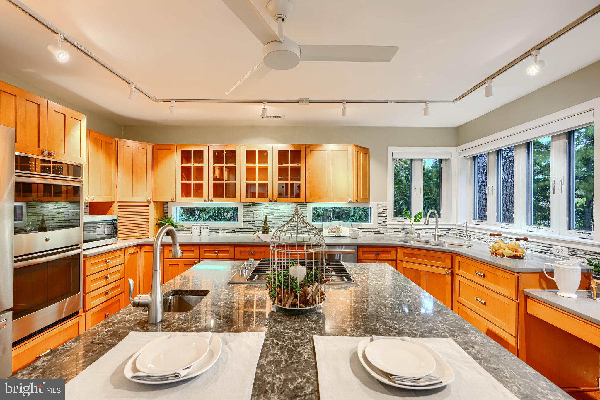 BAY HIGHLANDS - Residential