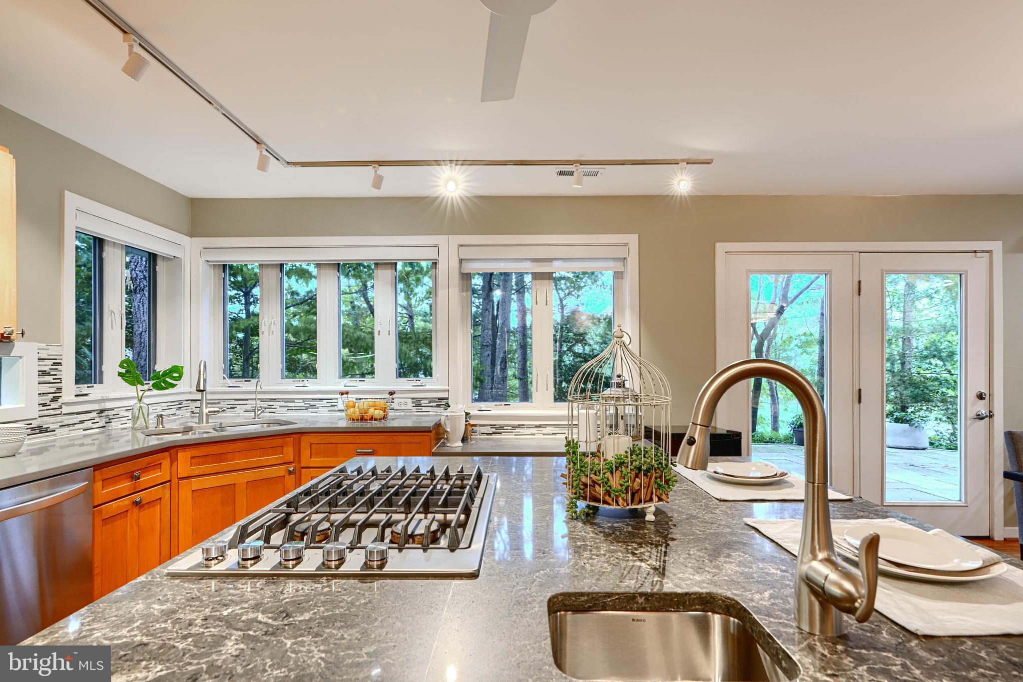 BAY HIGHLANDS - Residential