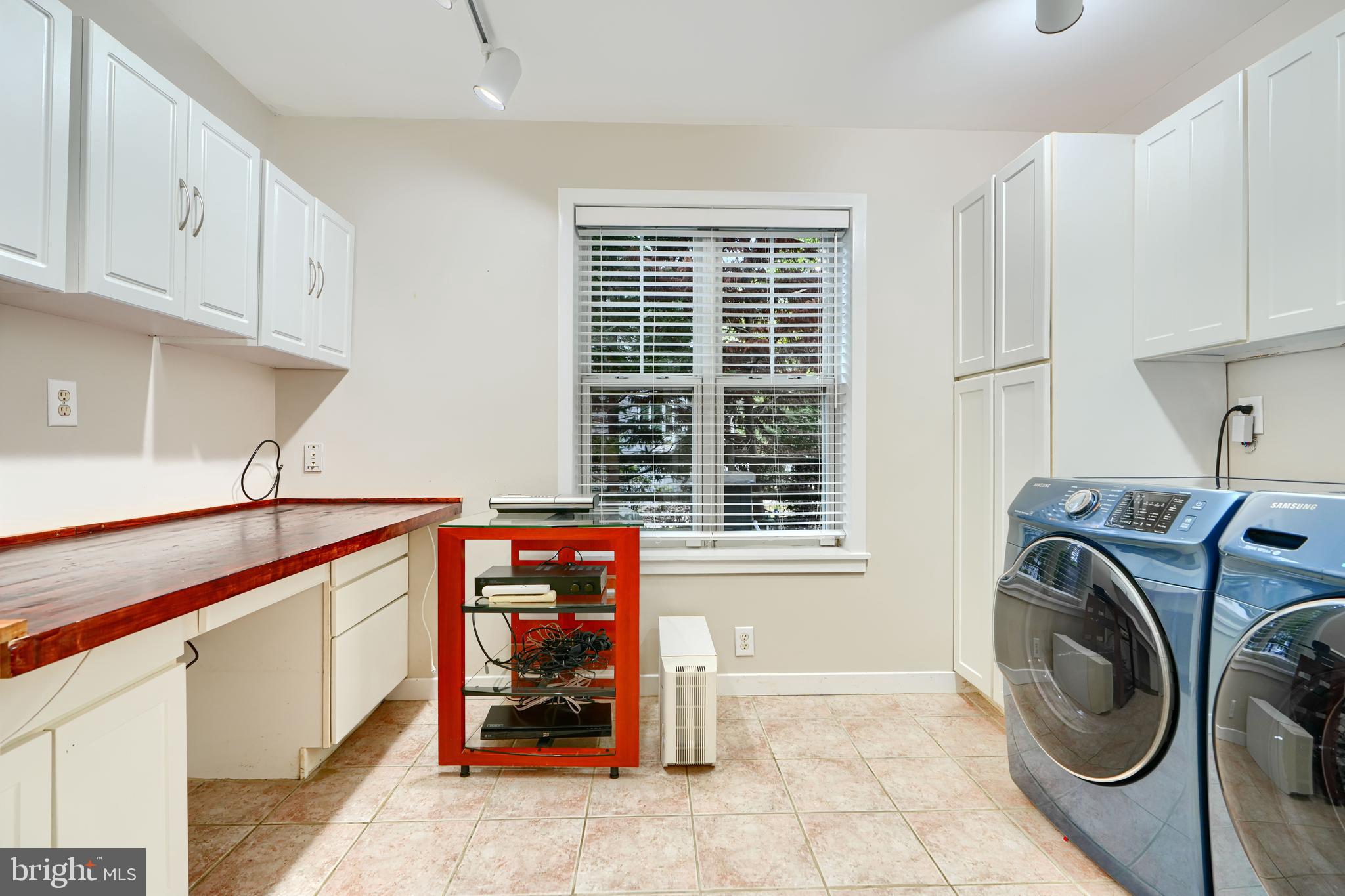 BAY HIGHLANDS - Residential