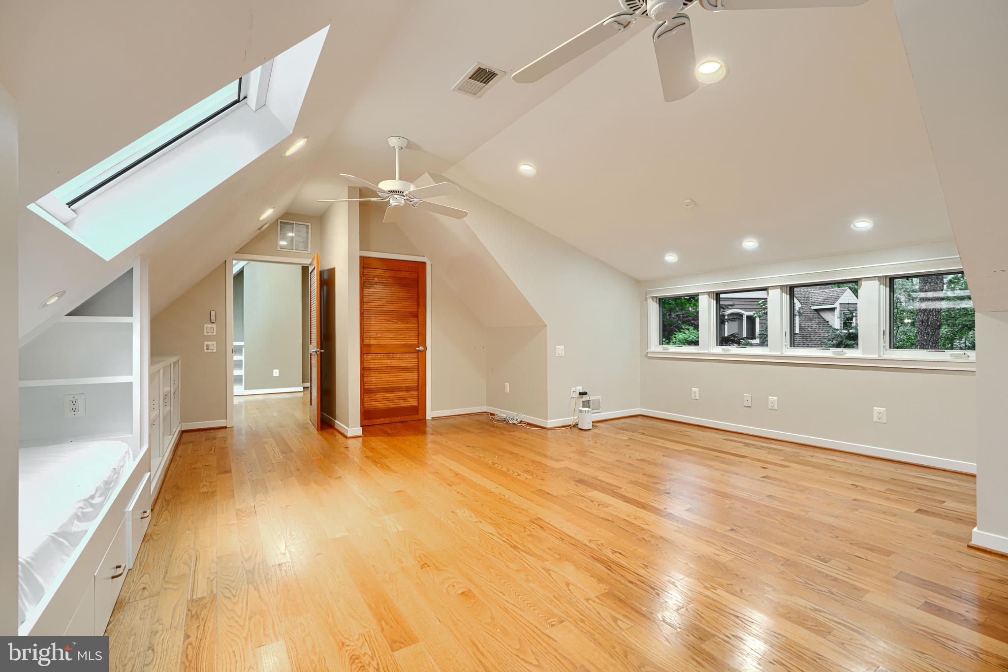 BAY HIGHLANDS - Residential