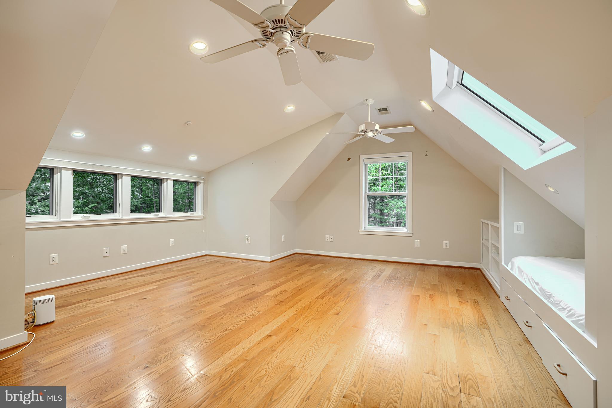 BAY HIGHLANDS - Residential