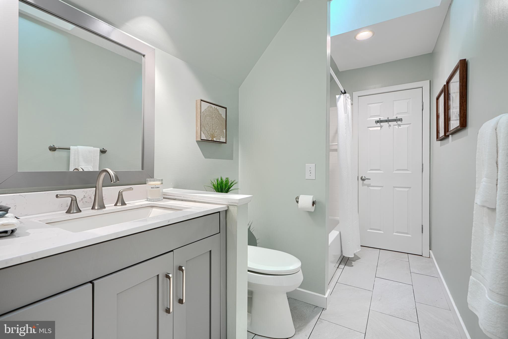 BAY HIGHLANDS - Residential