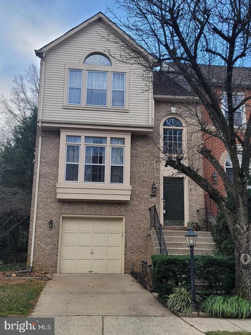 READY FOR IMMEDIATE OCCUPANCY * LARGE GARAGE END UNIT TOWNHOME * UPDATED KITCHEN WITH UPDATED APPLIANCES * FINISHED LOWER LEVEL WITH FIREPLACE * LARGE DECK * ENJOY PENERBROOK AMENITIES * CLOSE TO SHOPPPING AND I-66.

MINIMUM CREDIT - 680.  GROSS INCOME REQUIREMENT 3X MONTHLY RENT (MAX 2 SOURCES).  APPLICATION LINK:  https://apply.link/1_ohkHg
