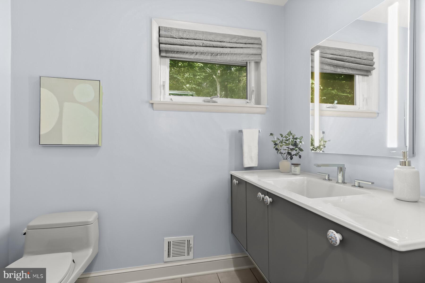 TULIP HILL - Residential