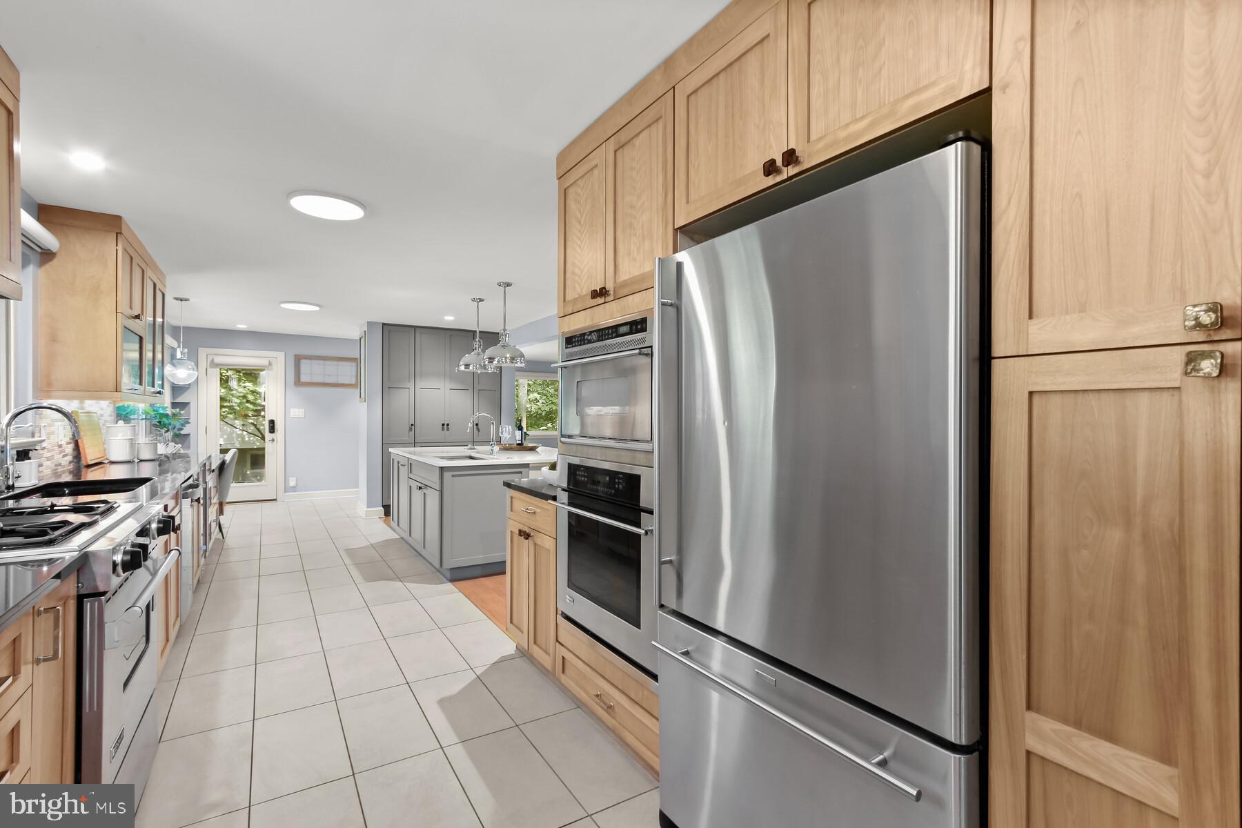 TULIP HILL - Residential