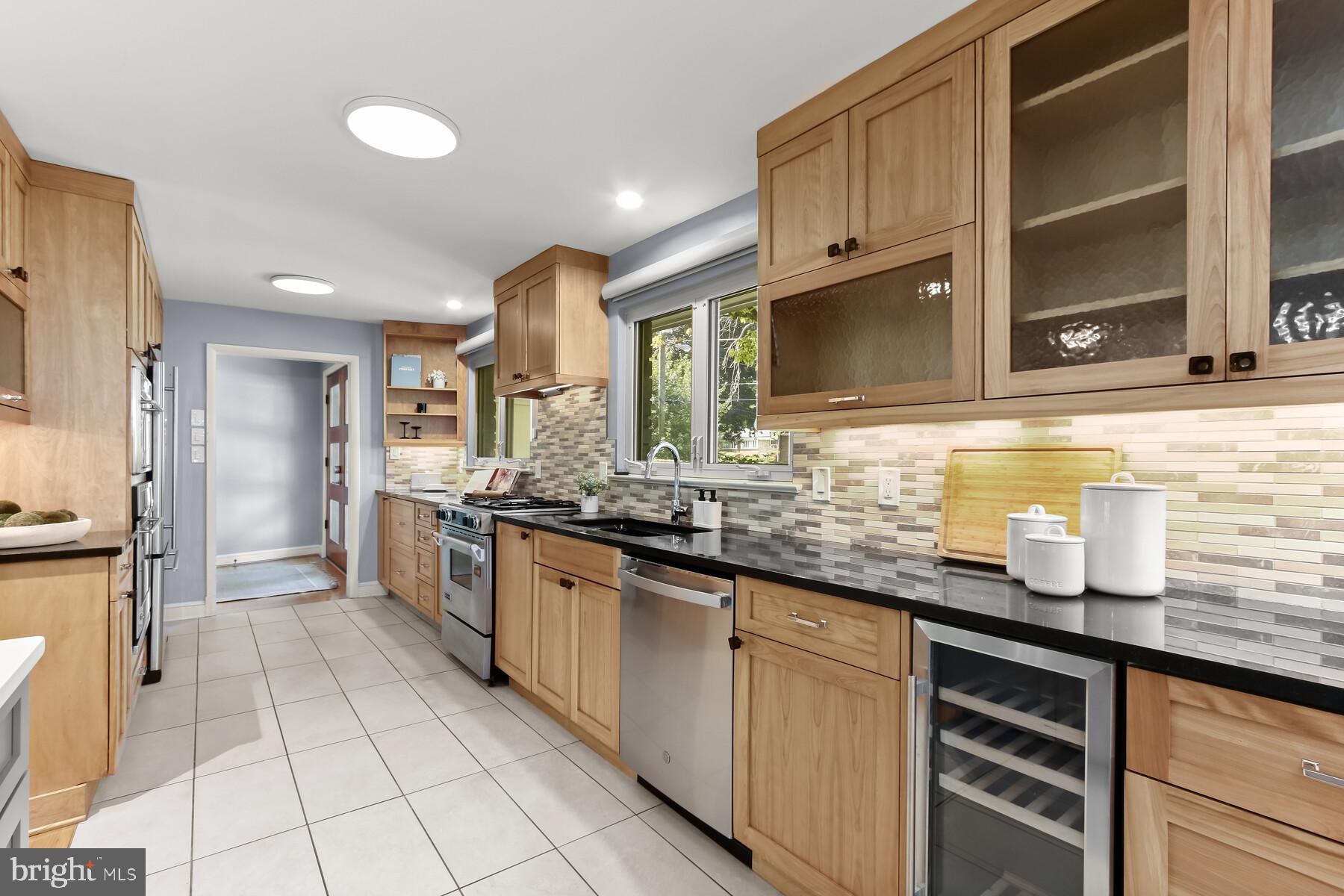 TULIP HILL - Residential