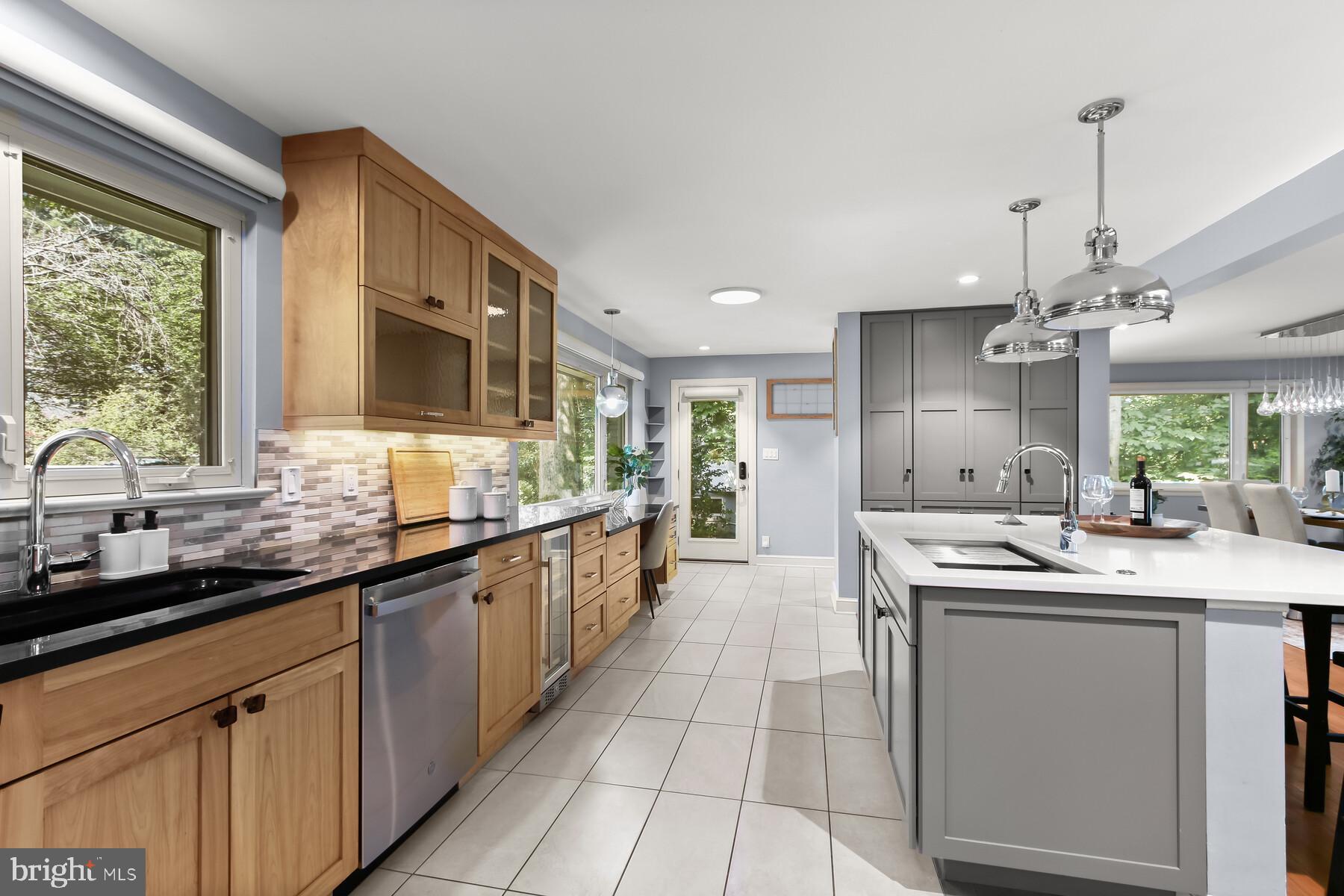 TULIP HILL - Residential