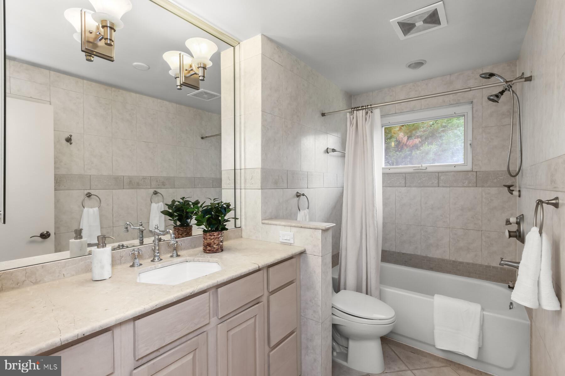 TULIP HILL - Residential